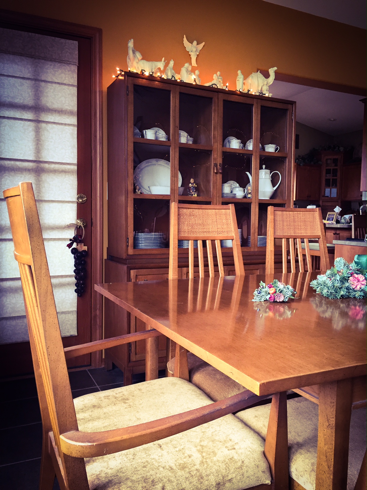 MeMeChristmasTableNativity